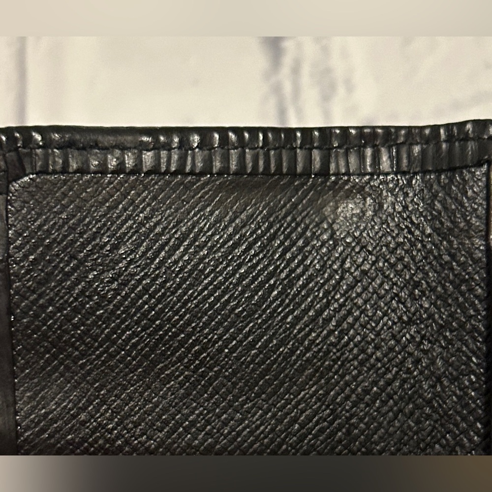 EUC Louis Vuitton Black Epi Key Holder - Picture 15 of 15